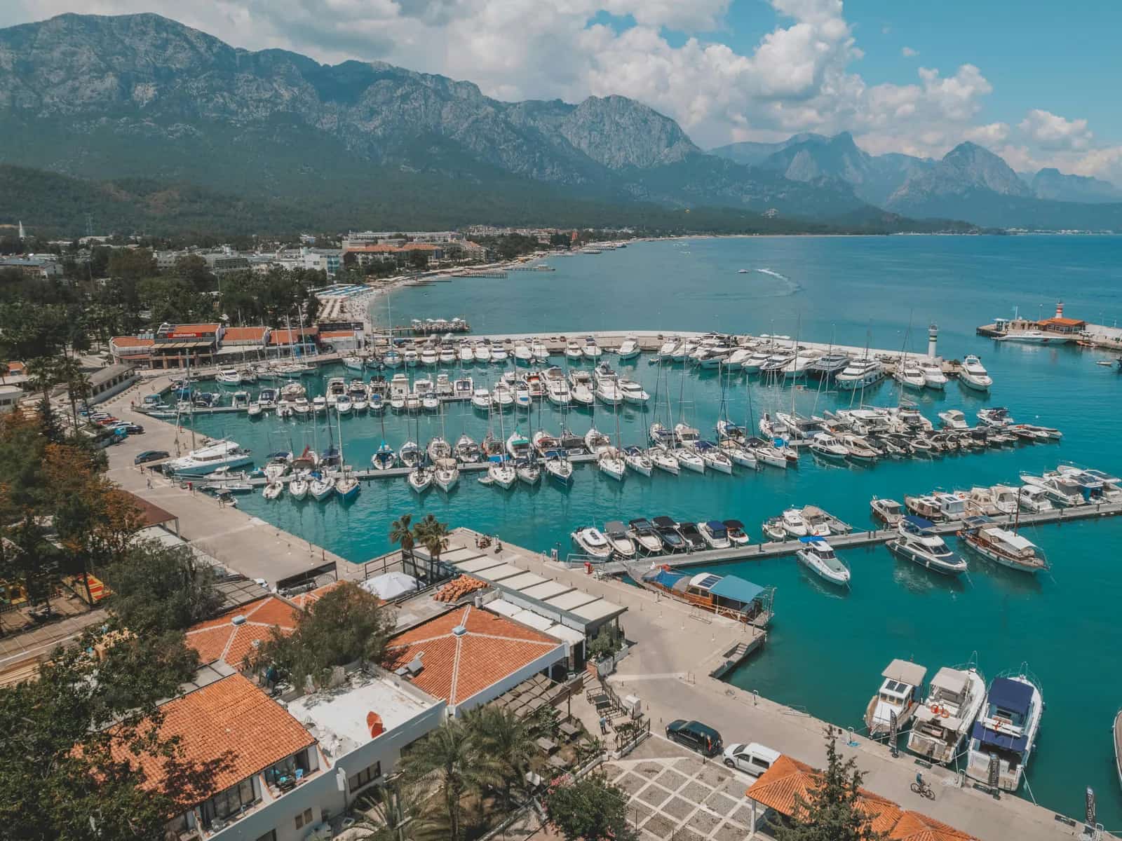 Antalya Havalimanı – Kemer Arası Kaç Saat?