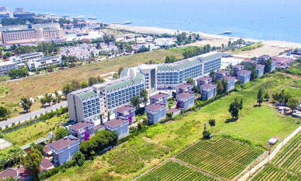 Antalya Havalimanı'ndan Larissa Holiday Beach Club'a Kaliteli VIP Transfer
