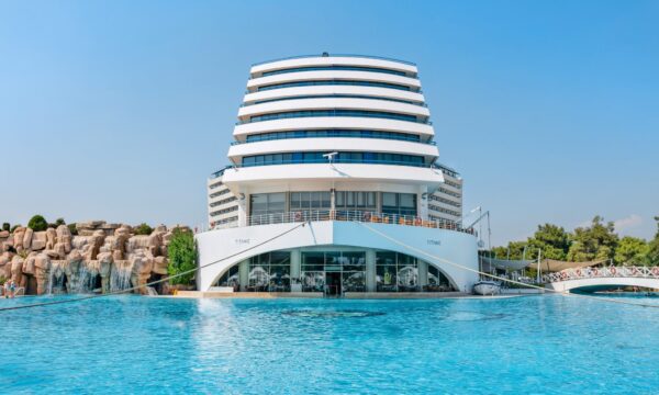 Antalya Havalimanı - Titanic Beach Lara Hotel Kaliteli Vip Transfer